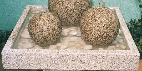 Fuente de piedra para jardin Bolas