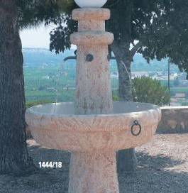 Fuente de piedra Etrusca 4 caños mas luz